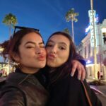 Maisa Silva Instagram - Ju, você é aquela irmã de alma que veio em forma de amiga nessa vida. Quando nos conhecemos, aos 11, algo me disse que aquele grude instantâneo não passaria tão cedo, que o senso de humor, os gostos em comum, a criação caipira, os sonhos, o carisma, a tagarelice e o mundinho que a gnt criava juntas, se transformaria em um laço eterno. Nessa década que passamos juntas, vivemos tantas coisas que as memórias se misturam em uma e fica difícil pensar nos momentos em que não estávamos lado a lado. Te admiro hoje e sempre, agradeço por ter você ao meu lado e sei que será assim até o fim dos tempos. Obrigada Ju, por esse encontro tão lindo que faz minha vida muito mais feliz. Tenho certeza que todos que te conhecem, percebem uma humanidade e lealdade únicas em você. Tenho certeza que vivemos, sobrevivemos e sonhamos juntas pq Deus sabia que nossos corações batiam parecido. Tenho certeza que você é uma das pessoas mais importantes nesse mundo pra mim. Te amo, que seus 22 sejam os melhores até agora! 🫶🏼 Universal Orlando Resort