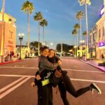 Maisa Silva Instagram - Ju, você é aquela irmã de alma que veio em forma de amiga nessa vida. Quando nos conhecemos, aos 11, algo me disse que aquele grude instantâneo não passaria tão cedo, que o senso de humor, os gostos em comum, a criação caipira, os sonhos, o carisma, a tagarelice e o mundinho que a gnt criava juntas, se transformaria em um laço eterno. Nessa década que passamos juntas, vivemos tantas coisas que as memórias se misturam em uma e fica difícil pensar nos momentos em que não estávamos lado a lado. Te admiro hoje e sempre, agradeço por ter você ao meu lado e sei que será assim até o fim dos tempos. Obrigada Ju, por esse encontro tão lindo que faz minha vida muito mais feliz. Tenho certeza que todos que te conhecem, percebem uma humanidade e lealdade únicas em você. Tenho certeza que vivemos, sobrevivemos e sonhamos juntas pq Deus sabia que nossos corações batiam parecido. Tenho certeza que você é uma das pessoas mais importantes nesse mundo pra mim. Te amo, que seus 22 sejam os melhores até agora! 🫶🏼 Universal Orlando Resort