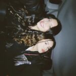 Maisa Silva Instagram - Ju, você é aquela irmã de alma que veio em forma de amiga nessa vida. Quando nos conhecemos, aos 11, algo me disse que aquele grude instantâneo não passaria tão cedo, que o senso de humor, os gostos em comum, a criação caipira, os sonhos, o carisma, a tagarelice e o mundinho que a gnt criava juntas, se transformaria em um laço eterno. Nessa década que passamos juntas, vivemos tantas coisas que as memórias se misturam em uma e fica difícil pensar nos momentos em que não estávamos lado a lado. Te admiro hoje e sempre, agradeço por ter você ao meu lado e sei que será assim até o fim dos tempos. Obrigada Ju, por esse encontro tão lindo que faz minha vida muito mais feliz. Tenho certeza que todos que te conhecem, percebem uma humanidade e lealdade únicas em você. Tenho certeza que vivemos, sobrevivemos e sonhamos juntas pq Deus sabia que nossos corações batiam parecido. Tenho certeza que você é uma das pessoas mais importantes nesse mundo pra mim. Te amo, que seus 22 sejam os melhores até agora! 🫶🏼 Universal Orlando Resort