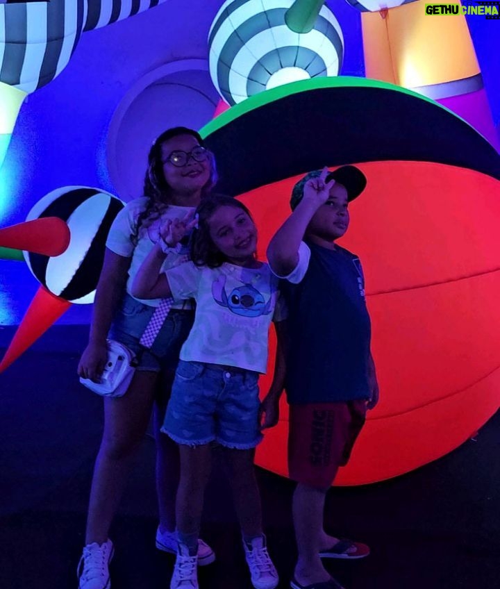 Maisa Silva Instagram - prima recreadora infantil em ação!!! 🎈 Oca, parque Ibirapuera