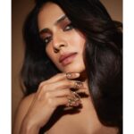 Malavika Mohanan Instagram – Missed out on your party @manishmalhotra05 but wasn’t going to miss out on wearing one of your stunning designs this Diwali season! ☺️💥♥️
It’s shimmer timeee!✨

@manishmalhotraworld
📸 @shivamguptaphotography
Styled by @triparnam
Makeup @makeupbyanighajain
Hair @nidhichang
Public Relations @theitembomb
Accessories @kavyapotluriofficial