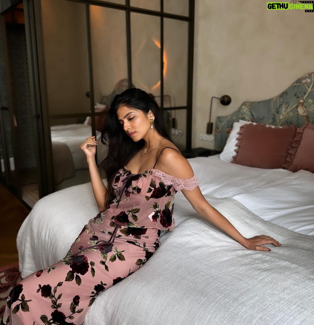 Malavika Mohanan Instagram - Exploring the beauty that is Vienna & couldn’t have asked for better and chicer hospitality than @hotelmottovienna ! Your 20s Parisian vibe was oh so pretty 💕 Thank you for being the most incredible hosts!