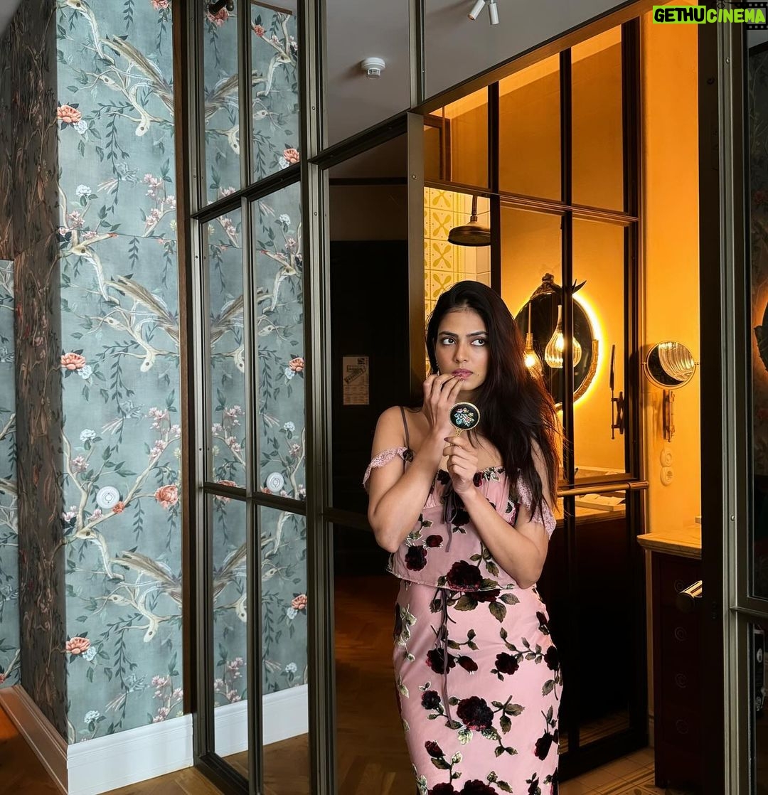 Malavika Mohanan Instagram - Exploring the beauty that is Vienna & couldn’t have asked for better and chicer hospitality than @hotelmottovienna ! Your 20s Parisian vibe was oh so pretty 💕 Thank you for being the most incredible hosts!