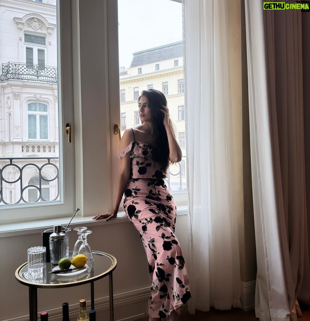 Malavika Mohanan Instagram - Exploring the beauty that is Vienna & couldn’t have asked for better and chicer hospitality than @hotelmottovienna ! Your 20s Parisian vibe was oh so pretty 💕 Thank you for being the most incredible hosts!