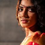 Malavika Mohanan Instagram - As Bukowski once said, “..and if you have the ability to love, love yourself first” 🌹 ♥️ ~~ @labelsouravdas @kannasrihari @eshwarlog @shabnam_azmi @theitembomb