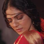 Malavika Mohanan Instagram - From a beautiful evening a few moons ago 🌙 ✨ ♥️ ~~ @labelsouravdas @pasalashalemraj @eshwarlog @shabnam_azmi @theitembomb