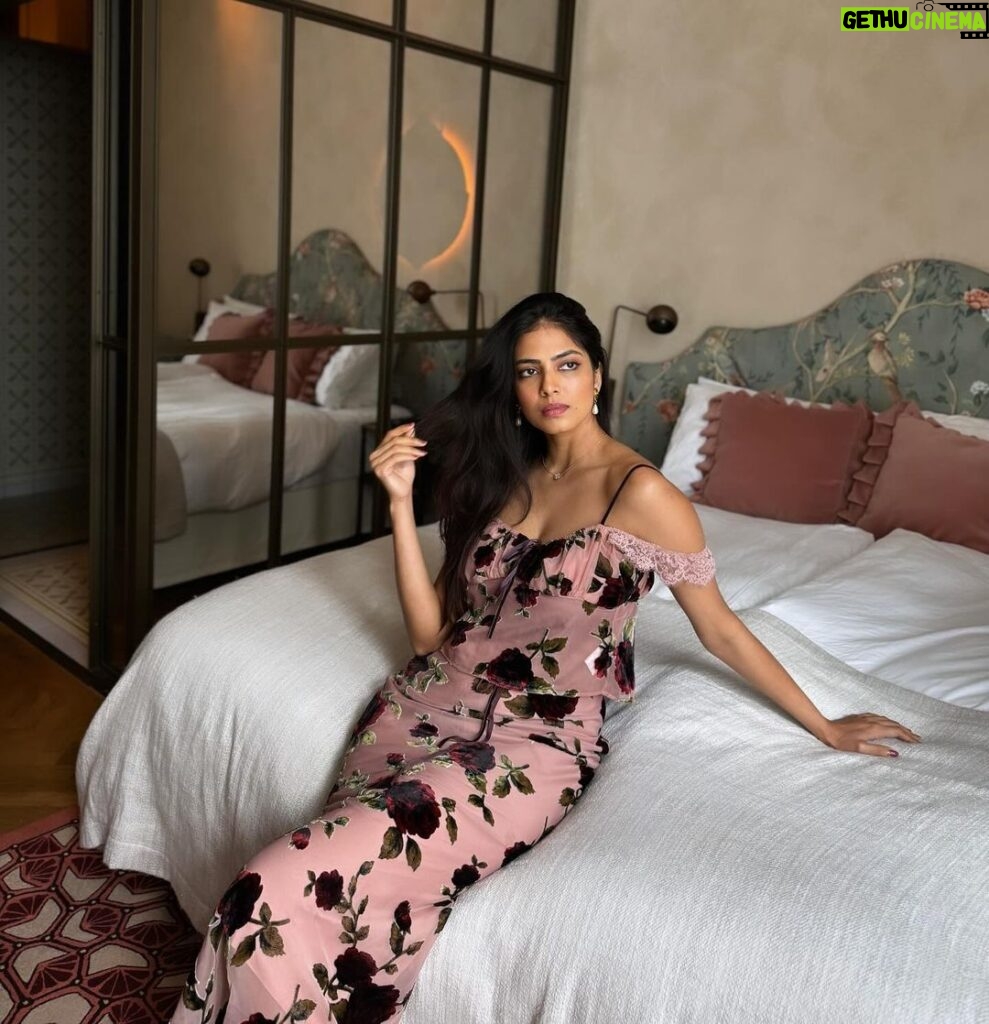 Malavika Mohanan Instagram - Exploring the beauty that is Vienna & couldn’t have asked for better and chicer hospitality than @hotelmottovienna ! Your 20s Parisian vibe was oh so pretty 💕 Thank you for being the most incredible hosts!