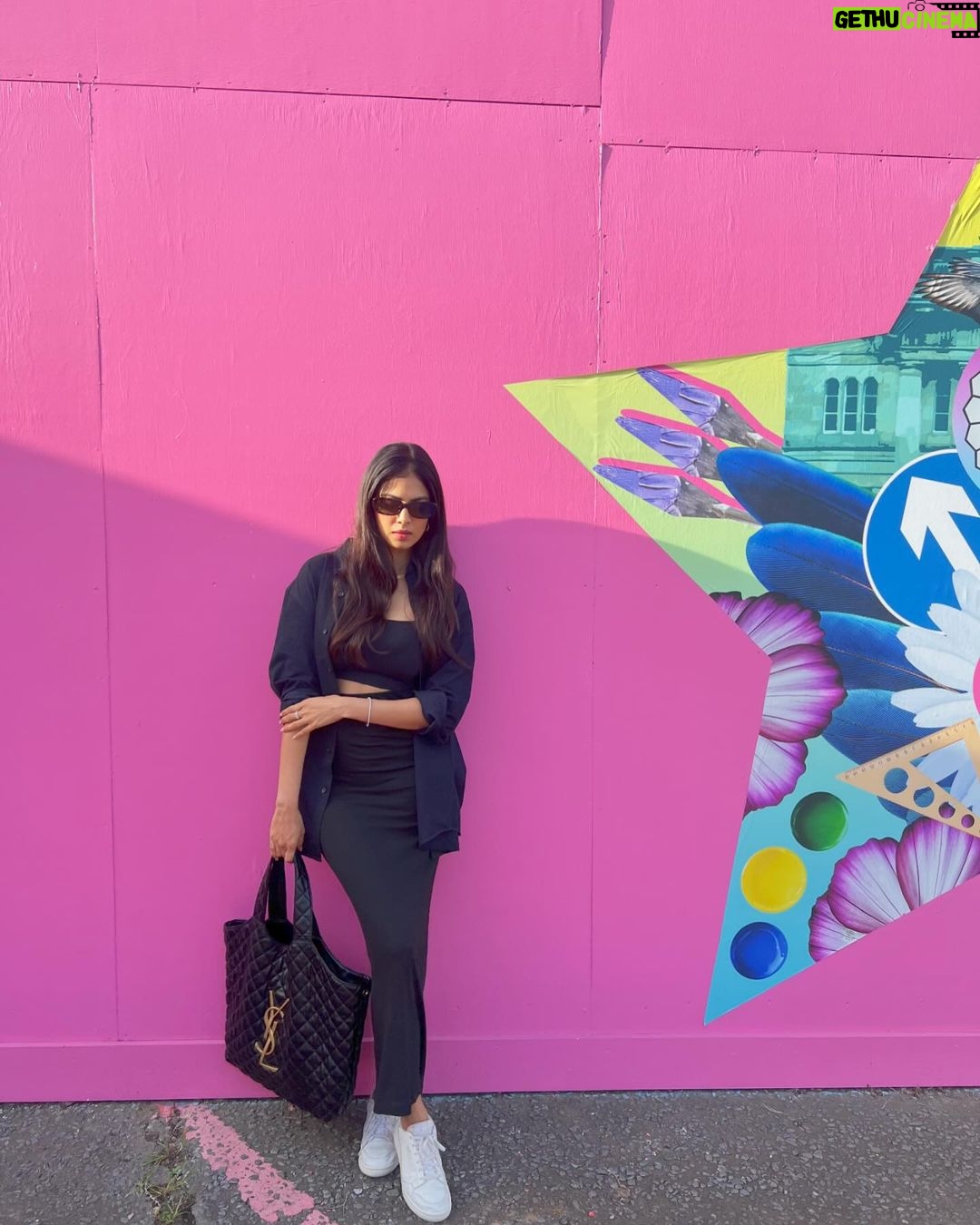 Malavika Mohanan Instagram - What a colourful & wonderful month you were, October ♥️