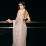 Malavika Mohanan Instagram - For @galattadotcom ‘Wonder Women of the Year’ awards ✨ P.S Nothing makes me feel sexier than a @manishmalhotra05 sari 🪭♥️ @manishmalhotraworld Photographs @mourya Styled by @pranita.abhi Makeup @niccky_rajaani Hair @shabnam_azmi PR @theitembomb Earring @azotiique Rings @anayah_jewellery