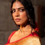 Malavika Mohanan Instagram – As Bukowski once said, “..and if you have the ability to love, love yourself first” 🌹

♥️ ~~
@labelsouravdas 
@kannasrihari 
@eshwarlog 
@shabnam_azmi
@theitembomb