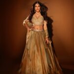 Malavika Mohanan Instagram - I think I clean up well 🐼🪔✨ Wearing @taruntahiliani @shriparamanijewels @shriramhariramjewellers 📸 @shivamguptaphotography Makeup @makeupbyanighajain Hair @nidhichang Styled by @triparnam PR @theitembomb