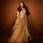 Malavika Mohanan Instagram - I think I clean up well 🐼🪔✨ Wearing @taruntahiliani @shriparamanijewels @shriramhariramjewellers 📸 @shivamguptaphotography Makeup @makeupbyanighajain Hair @nidhichang Styled by @triparnam PR @theitembomb