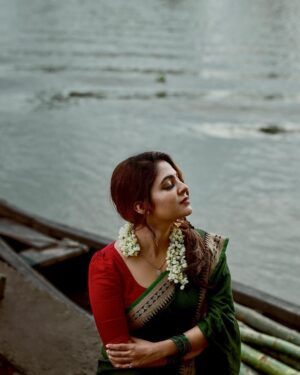 Malavika Wales Instagram - 💚

📷 @mojin_thinavilayil