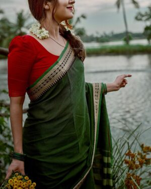 Malavika Wales Instagram - 💚

📷 @mojin_thinavilayil