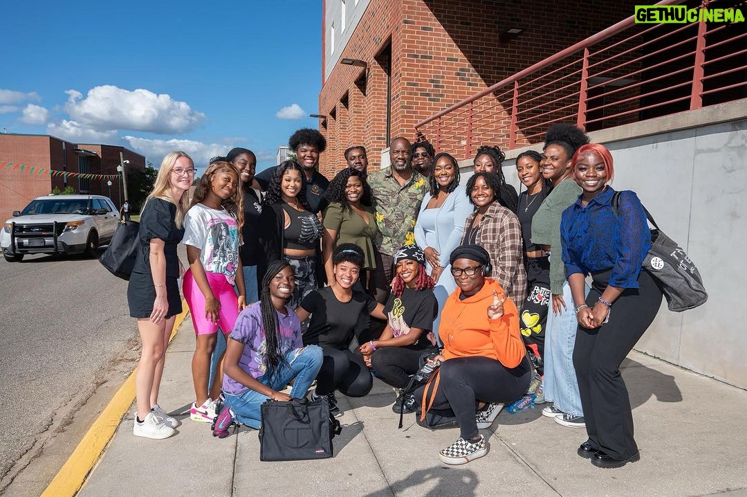 Malik Yoba Instagram - Thank you @famu_1887 Nothing better than spending time with the next generation of architects , builders , artists and business people . On this day we met with students from the business school, school of architecture and performing arts. When all my worlds collide , the magic that ensues is EPIC!! Itβs homecoming season and @famu_1887 students and faculty didnβt disappoint . π§‘ππ§‘πππ @yobadevelopment will be back in partnership πͺπΎπͺπΎππ FAMU