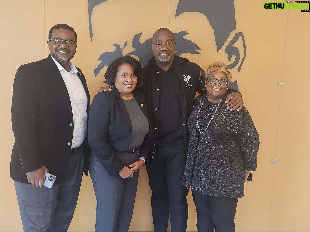 Malik Yoba Instagram - Thank you @medgareverscollege and my brother @peterholoman for a great session “The Impact of Interns of Small Business” . I’m looking forward to having some of your students join our team. Often times we don’t always make the connection between the sacrifices of others and our enjoyed freedoms. Medgar Evers is definitely one of those heroes that sacrificed his life for our right to vote , fair housing , jobs etc and everything denied black folks during the Civil Rights era of the sixties that in many increasingly diabolical ways we are still fighting for. Murdered at 38 yrs old in his own driveway, shot in the back by a sniper simply for wanting America to live up to its creed. Your death has not been in vain sir. We continue to carry on the good fight. Medgar Evers College, CUNY