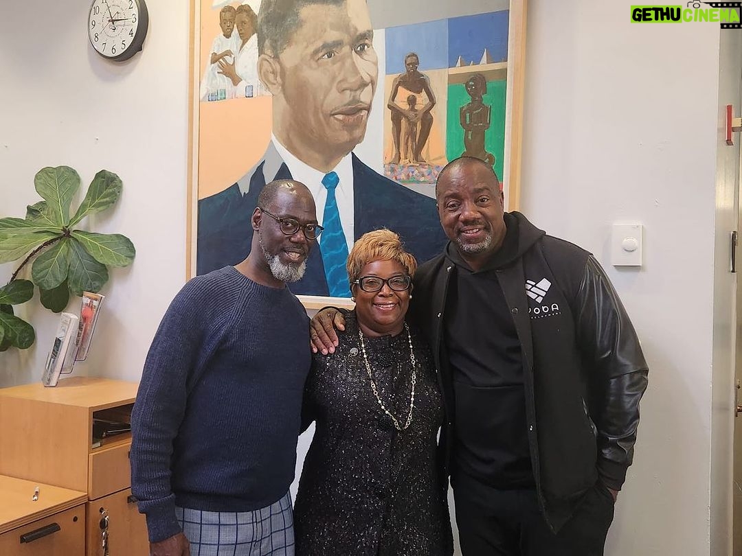 Malik Yoba Instagram - Thank you @medgareverscollege and my brother @peterholoman for a great session “The Impact of Interns of Small Business” . I’m looking forward to having some of your students join our team. Often times we don’t always make the connection between the sacrifices of others and our enjoyed freedoms. Medgar Evers is definitely one of those heroes that sacrificed his life for our right to vote , fair housing , jobs etc and everything denied black folks during the Civil Rights era of the sixties that in many increasingly diabolical ways we are still fighting for. Murdered at 38 yrs old in his own driveway, shot in the back by a sniper simply for wanting America to live up to its creed. Your death has not been in vain sir. We continue to carry on the good fight. Medgar Evers College, CUNY