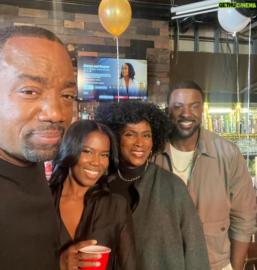 Malik Yoba Instagram - Love when the work brings the good folks back together. Great way to start the year!! @vbozeman @lancegross #JanetHubert #SnatchedMovie @footagefilmsstudios Los Angeles, California