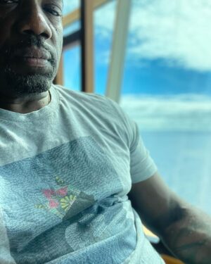Malik Yoba Instagram - The look of giving thanks aboard  the @welcometojamrockreggaecruise 
Blessings and gratitude family.