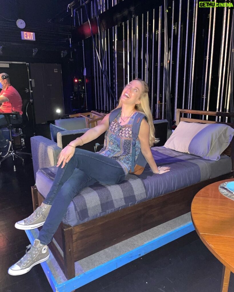 Mallory Bechtel Instagram - What a WALK down MEMORY LANE. Got to put on the star-cuffed jeans again for a week in Madison with the INCREDIBLE tour cast of @dearevanhansen. These people are beyond lovely and oh sososo talented. Feeling very grateful❤️