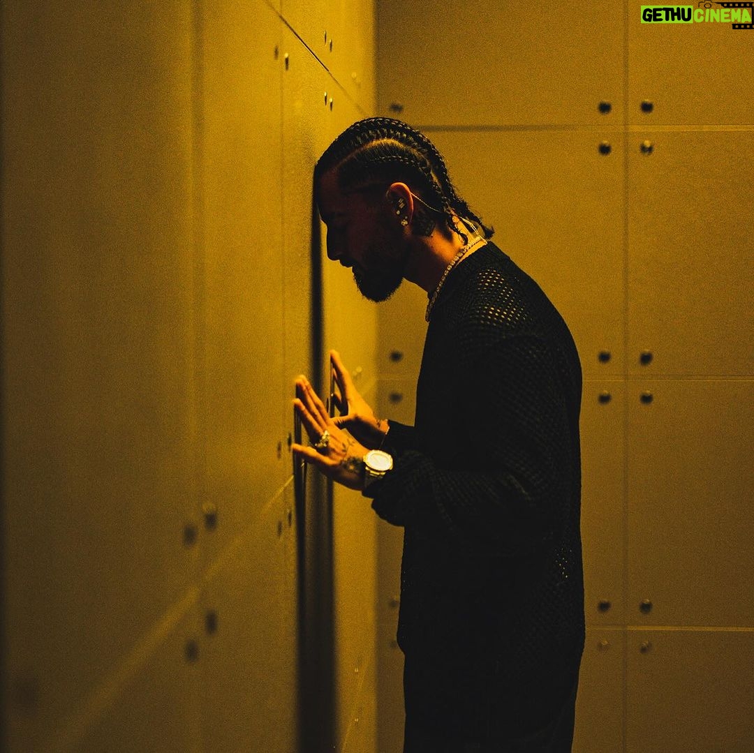 Maluma Instagram - 💜 DON JUAN en VEVO 💜 Ya estan arriba 4 sesiones en vivo de mi álbum Don Juan celebrando que estamos nominados a los Grammys @recordingacademy !!! @somosvevo @vevo
