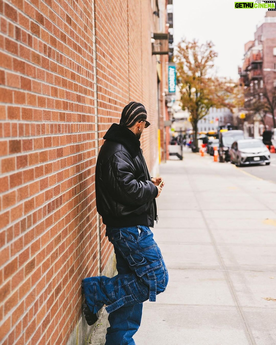 Maluma Instagram - Mucho gusto.. Don Juan 🥰 @oliviarodrigo __ Gracias NY, me inspiras 🖤 New York, New York