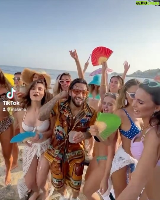 Maluma Instagram - Jo Jo Jo β¦ llegΓ³ santa por adelantado este aΓ±o π
π»πβ¦ βBIKINIβ DISPONIBLE EN TOβ LAOOOOO..!!!! ππππ₯π₯π₯ (Mi tema fav de DJ πΏ)