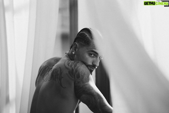 Maluma Instagram - 💜💿 DON JUAN NOMINADO AL GRAMMY AMERICANO 💜💿 Ya estar nominado para mi es ganar después de hacer un álbum con todo mi corazón, confiando en mis instintos y haciendo la música que ME GUSTA… GRACIAS FAMILIA..!!! @recordingacademy @yonmadmusick @yanmadmusick @therudeboyz_ @edgarbarrera @ovyonthedrums @keityn @ilywonder_ @cautelacauty @bynyal @soymaisak @yandel @carinleonoficial @jbalvin @ryancastrro @jowellyrandy @donomar @mikylasensa @vibarco @gordoszn @marcanthony @feeldalove @fullersoundmike @romeosantos @lennytavarez @djluian @anuel @mambokingz @rayvanny 📷 @luismartinvelasquez