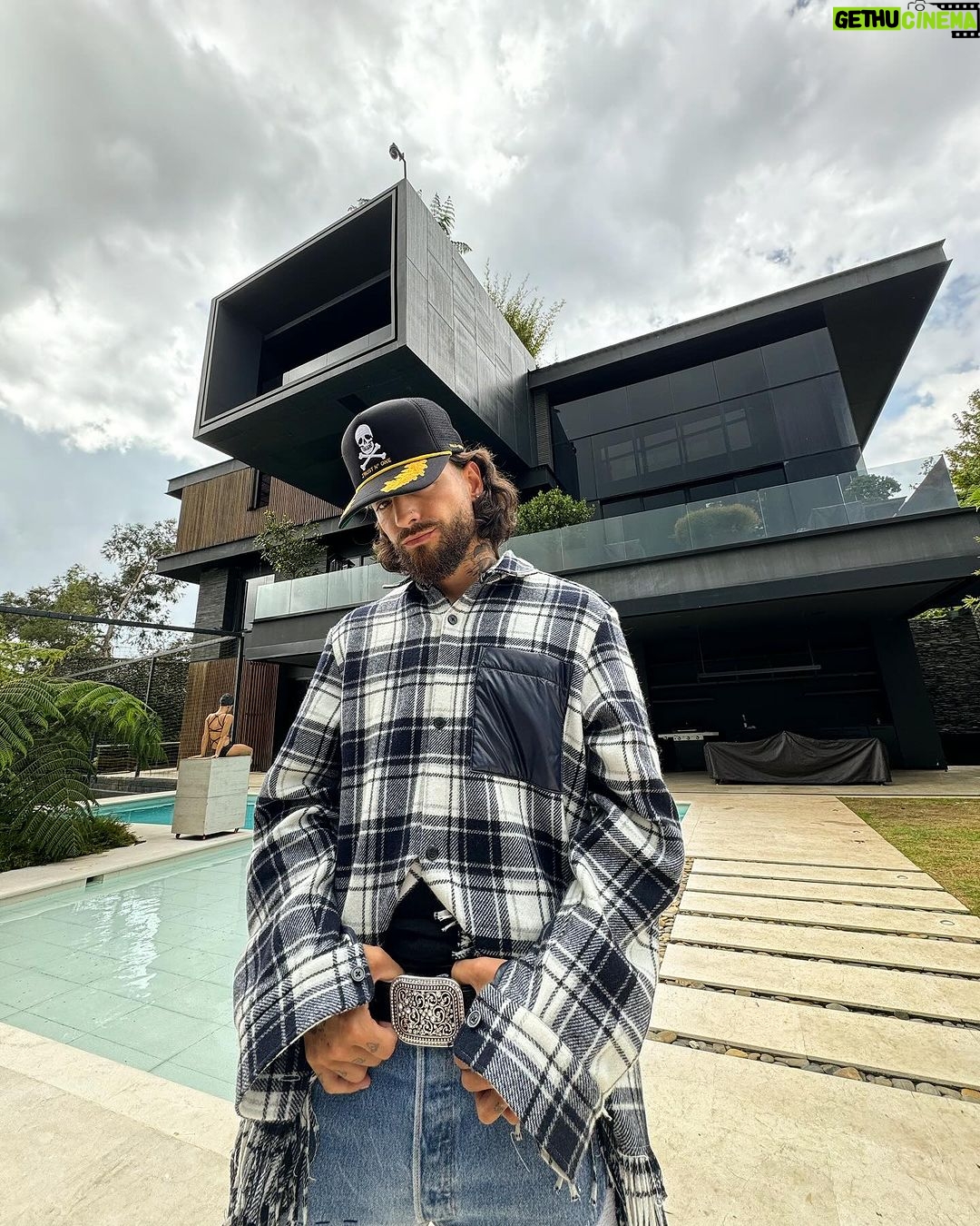 Maluma Instagram - Medallo es Mágico ✨ — 📸 fav? La mia la del buñuelo obligauuu! Medellín, Antioquia