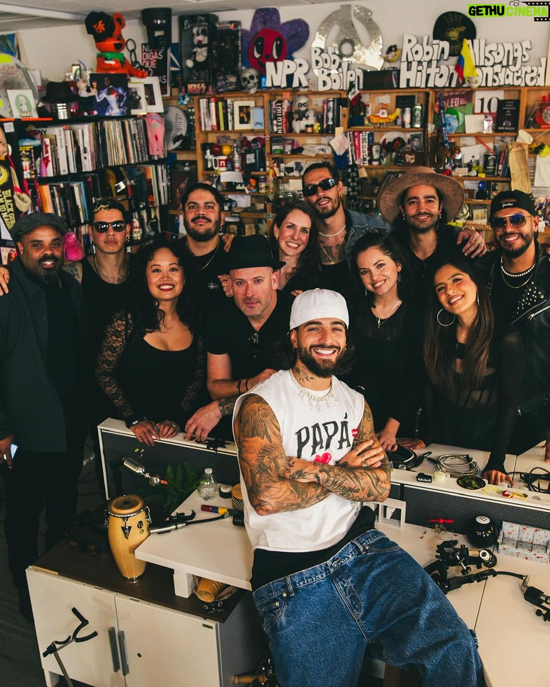 Maluma Instagram - PAPÁRIS EN EL TINY! 🗼🩷 Link in Bio @nprmusic