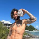 Maluma Instagram - Se acabó el bronceador 🥵