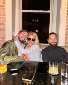 Maluma Instagram - Quien así como yo en el amor? @jbalvin @britneyspears 😂😂😂 New York, New York