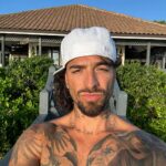 Maluma Instagram - QUE VACACIONES TAN CHIMBASSSSSSSS!!!!!!!!!!! 🏄‍♂️💘 🌊 🤰🏼☀️ 🥂
