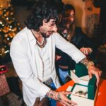 Maluma Instagram – NAVIDAD 2023 🎄🎅🏻 ♥️ 
La familia lo es TODO! Medellín, Antioquia
