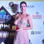 Manasvi Mamgai Instagram - Thank you @lionsgoldawards for Fitness Icon of the year award 🏆🥊🏋‍♀️ Wearing my dear friend @rockystarofficial @rockystarofficial who showcased his collection at @perniaspopupshop the same evening (last slide)