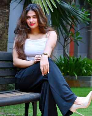 Nayanthara Chakravarthy Instagram - 🍰 

Pc: @rojan_nath