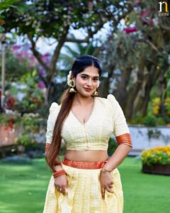 Maninath Chakravarthy Instagram - Onam came a lil early this time🌼 Pc: @rojan_nath MUA: @meeramax_makeupartist_ Outfit: @chakitha_designs