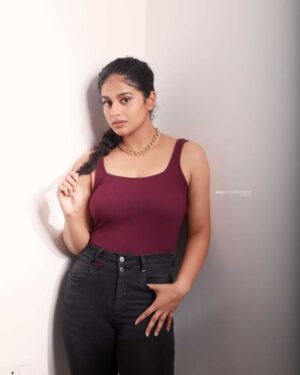 Nayanthara Chakravarthy Instagram - Honey and glass

Photography : @arun_payyadimeethal
Styling : @arjun_vasudevs
HMUA : @svbridalworld
Photography Team : @_creative_folksy_