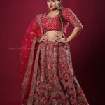 Maninath Chakravarthy Instagram - bride in red¿ @rojan_nath @meeramax_makeupartist_ @fatiz_official @parakkat_jewels @studio_maxxo