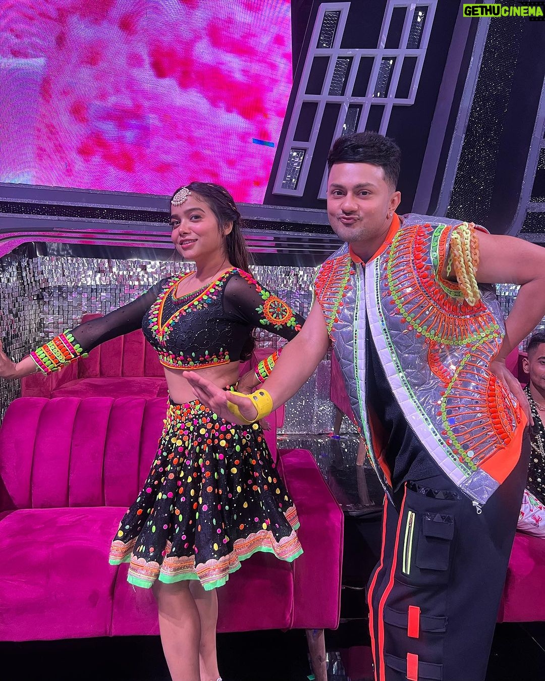 Manisha Rani Instagram - Are you guys ready for today’s episode?? See you all at 9.30 on @sonytvofficial Also on @sonylivindia app ❤️ . . . Costume - @harshalds @komalsoni_ @shilpa.suraj.chhabra #manisharani #jalakdikhlaja