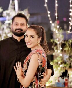 Mansha Pasha Instagram - Love all around ❤️