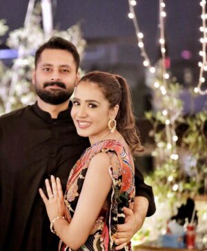 Mansha Pasha Instagram - Love all around ❤️