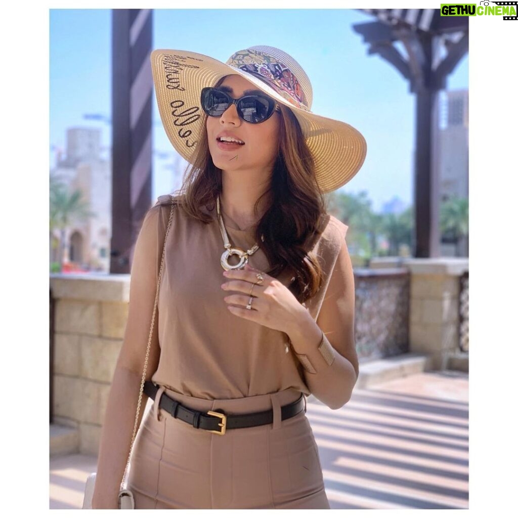 Mansha Pasha Instagram - Sunny days 🌞 Madinat Jumeirah Living Dubai