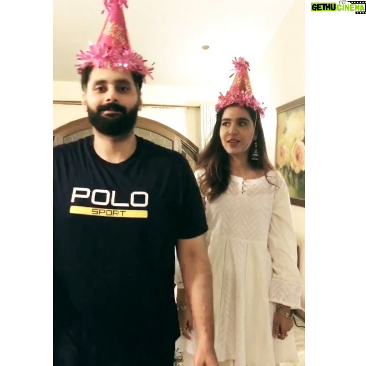 Mansha Pasha Instagram - Happy birthday to him around whom i can be my silliest self! (With him leading in some cases 😉) An old video that always makes me smile! Happy Birthday Jaan
