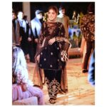 Mansha Pasha Instagram - Fun nights! @osamatahir couldn’t help photobombing! Outfit @faizasaqlain makeup @nabila_salon @honeymakeupartist0109 hair @hairbyawais Jewels @bukhari_accessories