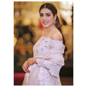 Mansha Pasha Instagram - At Areebas wedding ♥️ 

Wearing @zainabsalmanstudio makeup @beenishparvez_official jewels @esfirjewels 
Styling @arshc @styledbyarshc