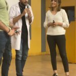 Mansha Pasha Instagram - Folks @ziauddinuniversty sure are a fun bunch! Thanks for having us! @calljunaidkhan