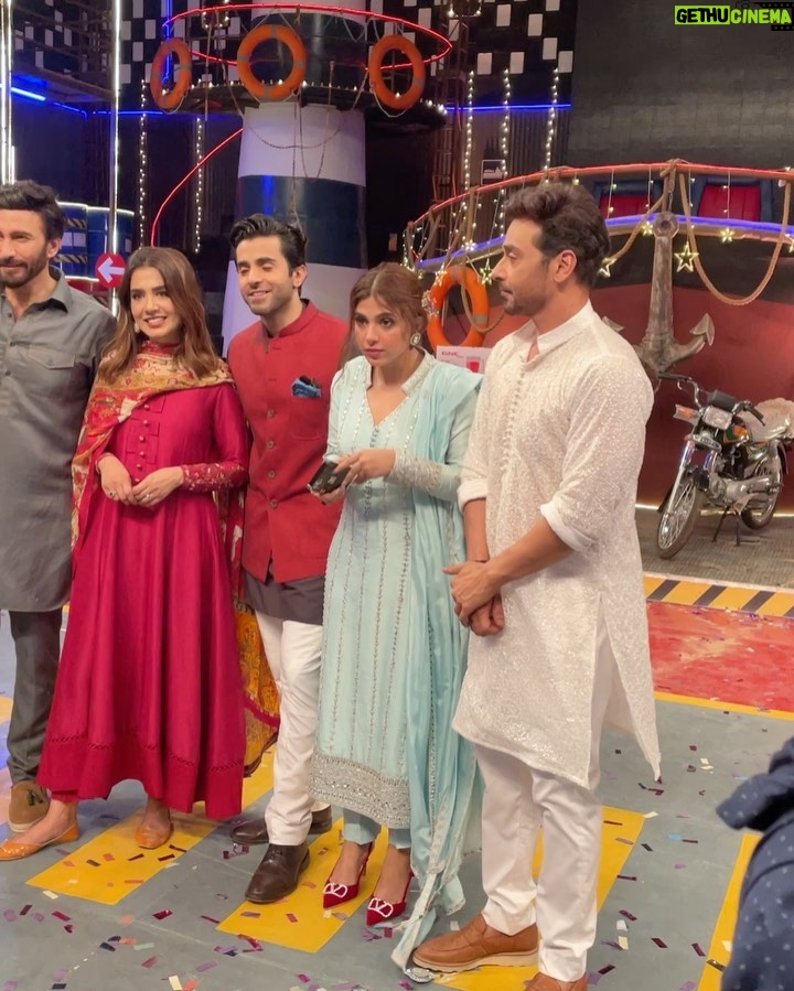 Mansha Pasha Instagram - I was in a super cheeky mood! All fun and games (albeit very competitive š ) @faysalquraishi played the games like a true pro (lekin agli dafa jeet Asad aur meri hogi hahahah inshaAllah) Hope you guys enjoy Khel Kay Jeet tonight ! ā„ļø Outfit @amnaarshadofficial Makeup @beenishparvez_official
