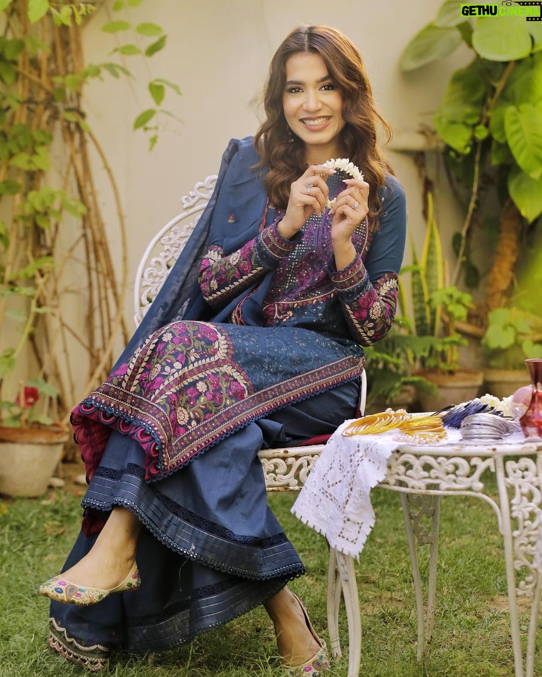 Mansha Pasha Instagram - Mera Pasandeeda Jora by Asim Jofa! @asimjofa @iamasimjofa #AsimJofa #IWearAsimJofa #MeraPasandeedaJora #EidEdit #EidDay #Eid #Celebration #embroideredcollection #EidWear #EidOutfit #EidSpecial #EidOutfitInspo #EidMubarak #outfitoftheday #eidulfitar Styled by @ebrahimjaliawala HMU @nabila_salon