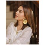 Mansha Pasha Instagram - Hayeee can everyday be a sunday? Outfit @aeishakhanofficial @sananver Jewels @zuncchi PC @adil_khan28